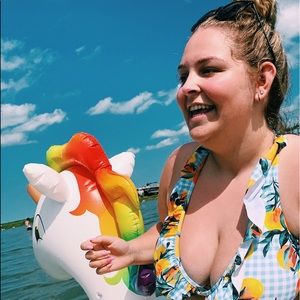 Meet your Posher, Abigail